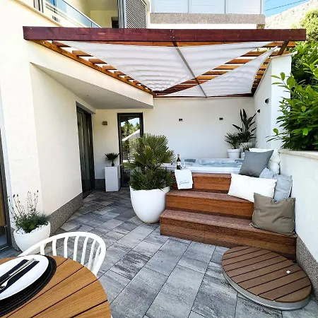 Villa Oneum - Apartment Mare With Privat Jacuzzi Omis Exterior photo